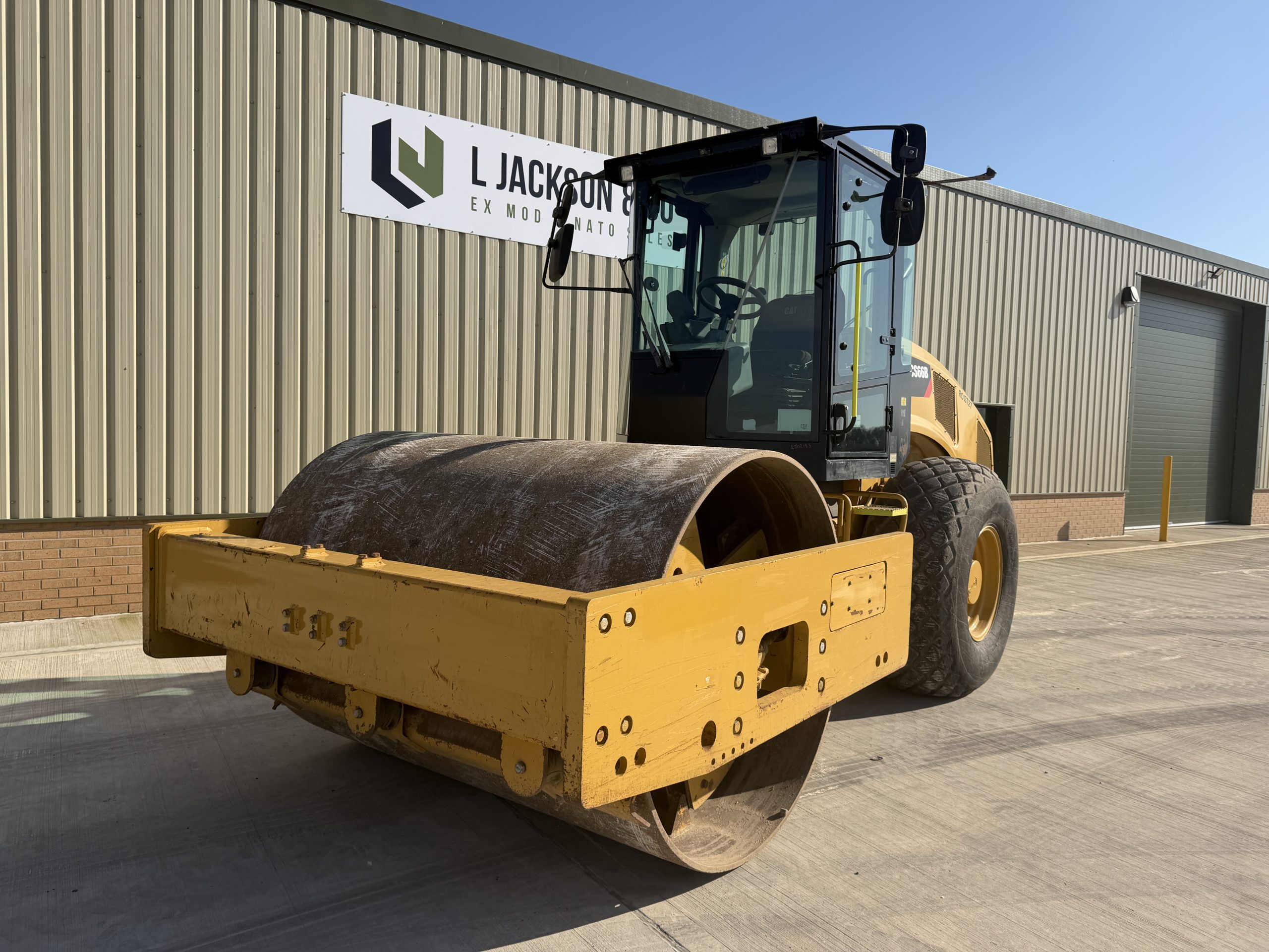 Caterpillar CS66B Roller