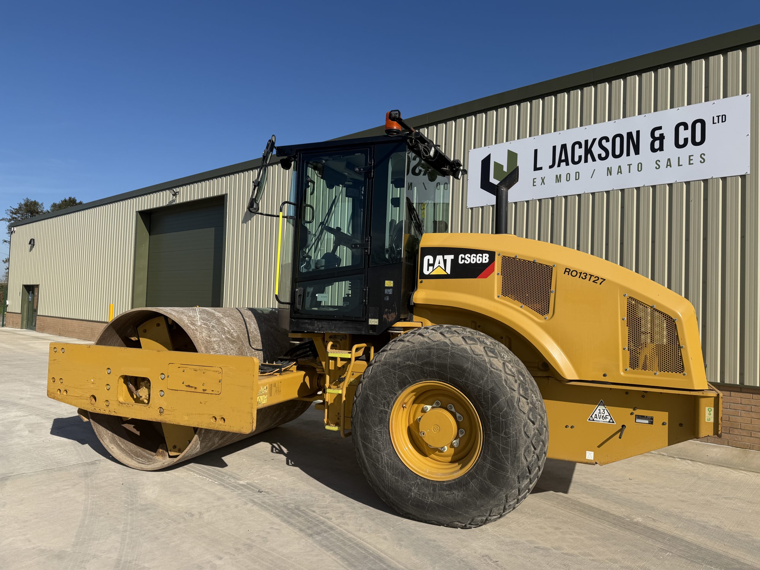 Caterpillar CS66B Roller
