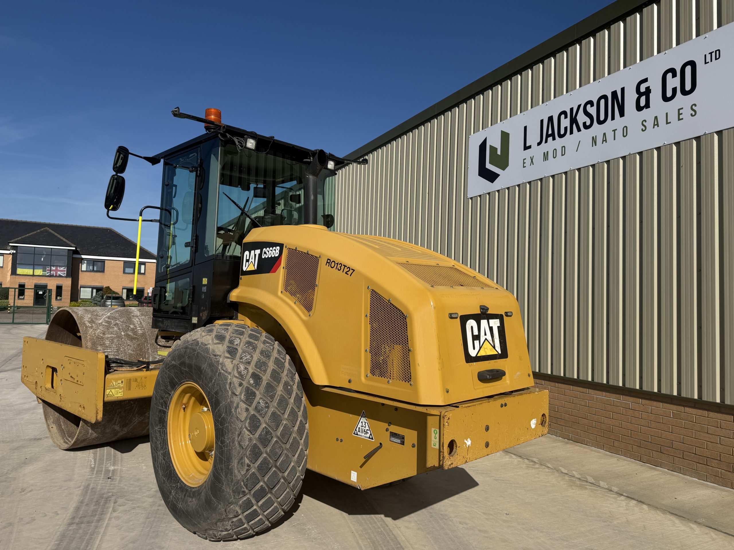Caterpillar CS66B Roller