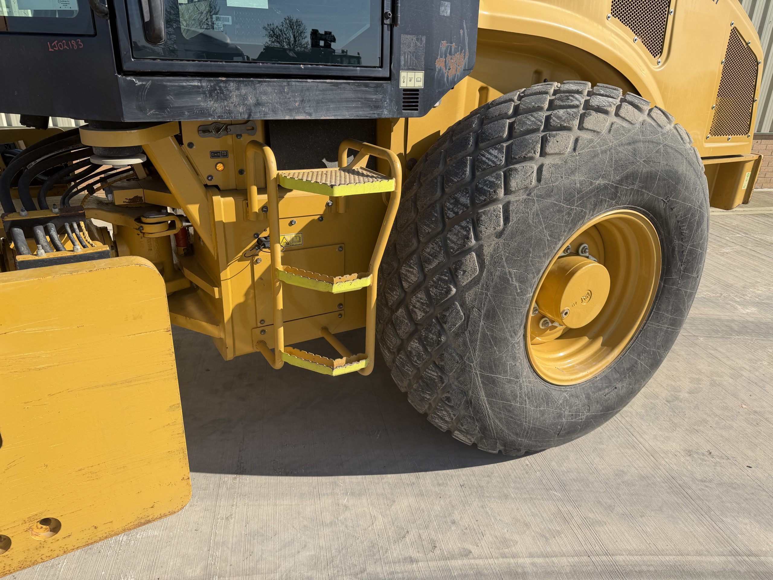 Caterpillar CS66B Roller