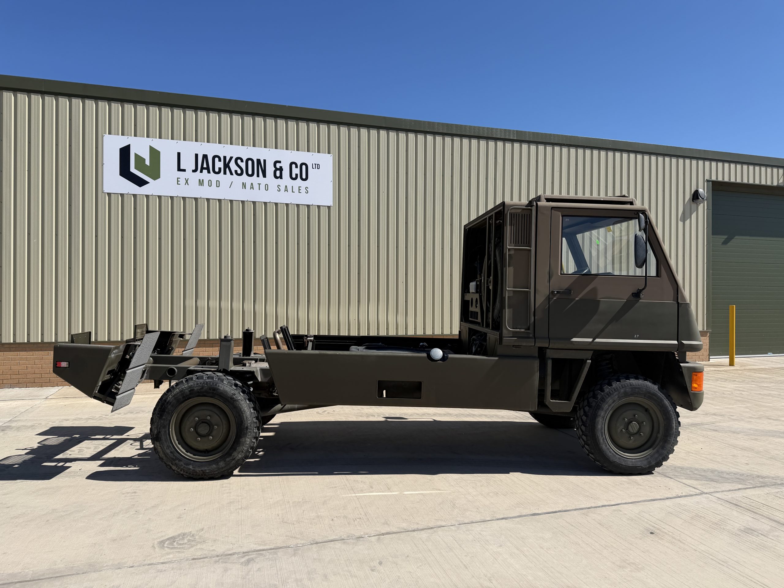 Bucher Duro 1 4×4 Chassis Cab