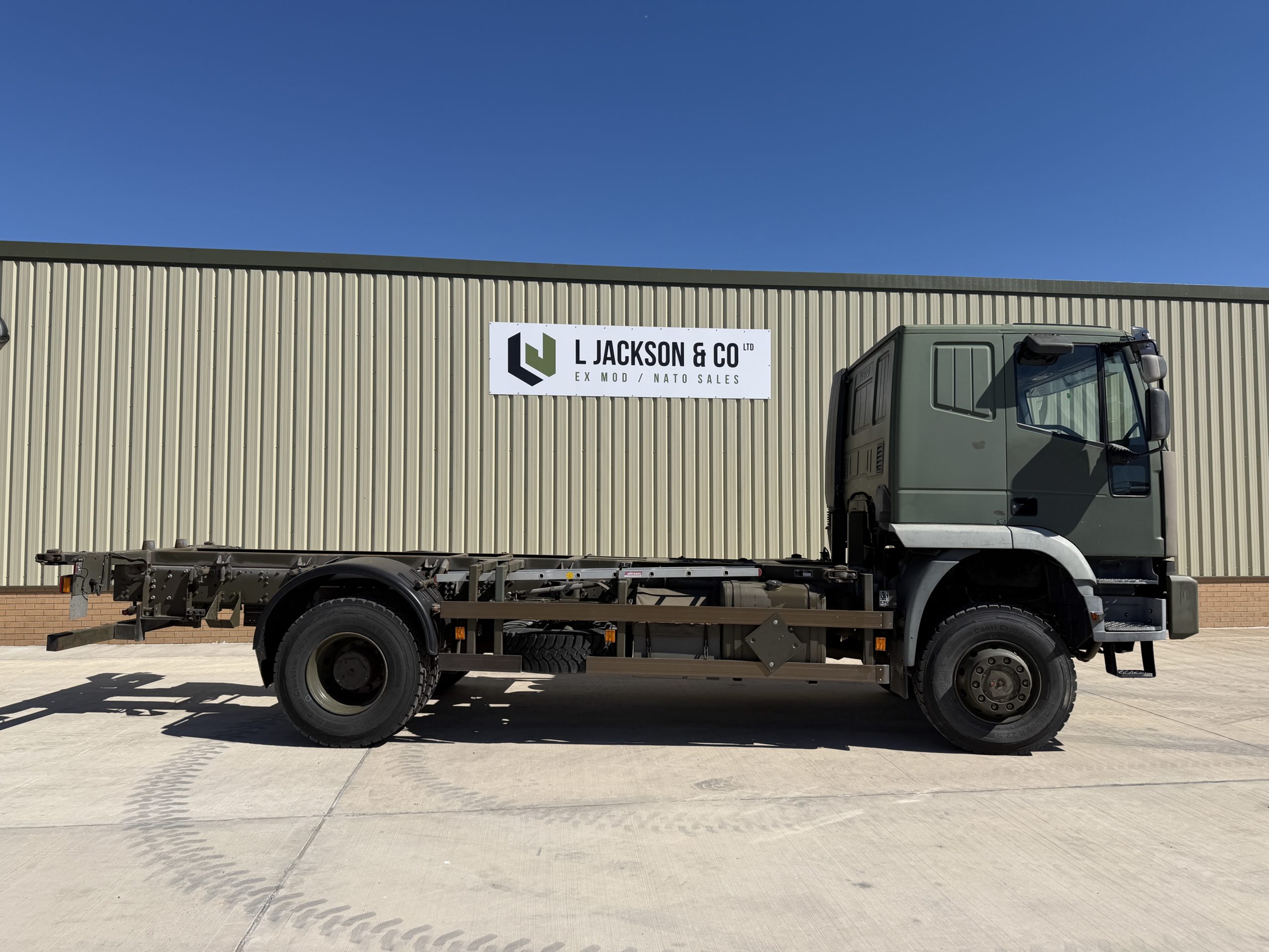 Iveco Eurotrakker 190E35 4×4 20FT Container Truck