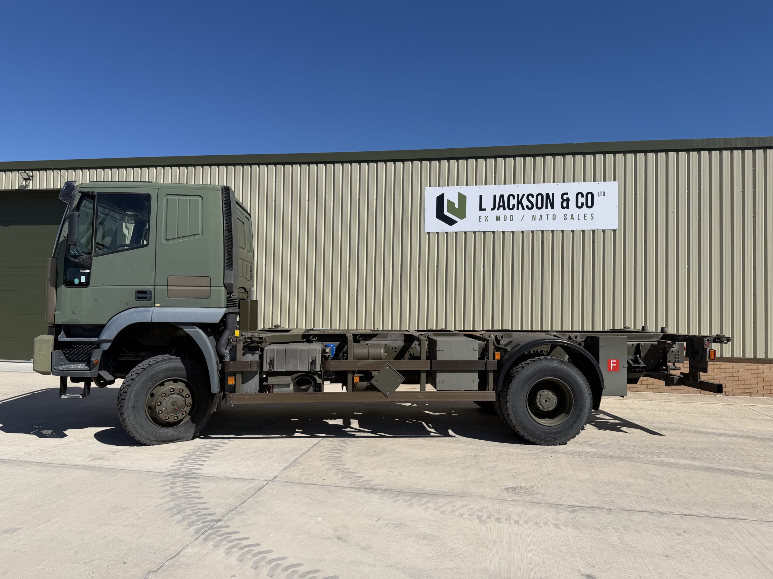 Iveco Eurotrakker 190E35 4×4 20FT Container Truck