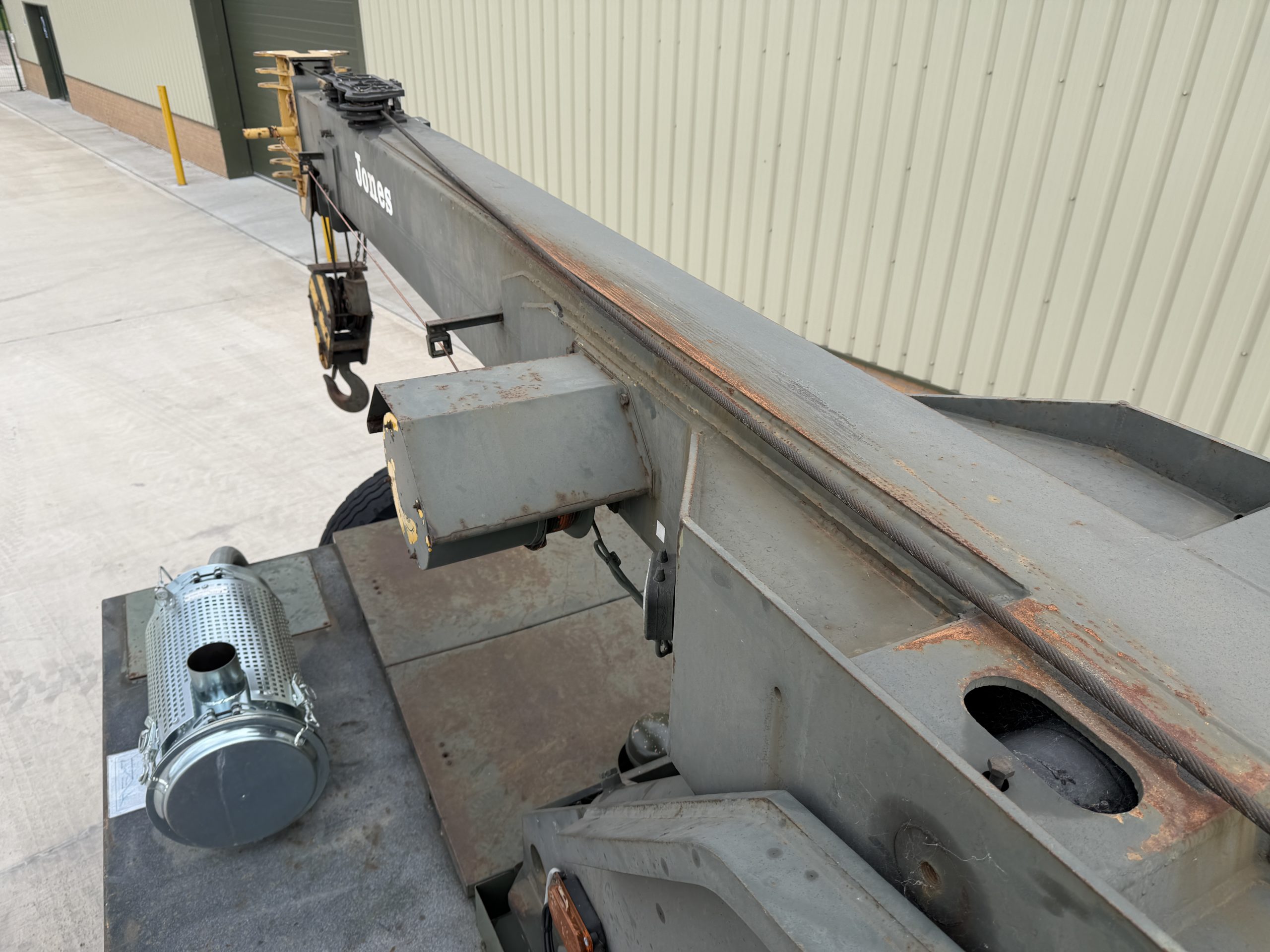 Jones IF8M Crane