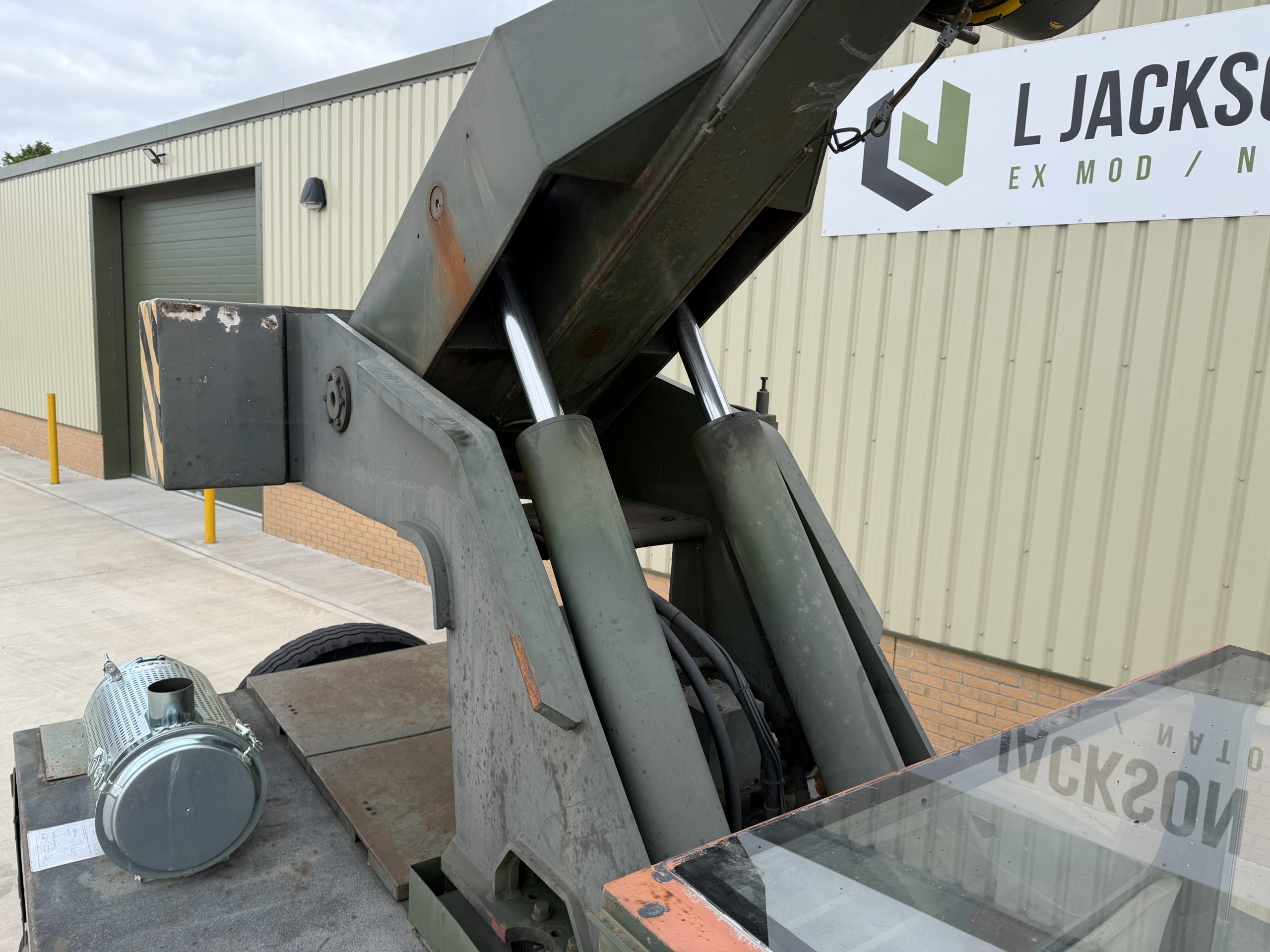 Jones IF8M Crane
