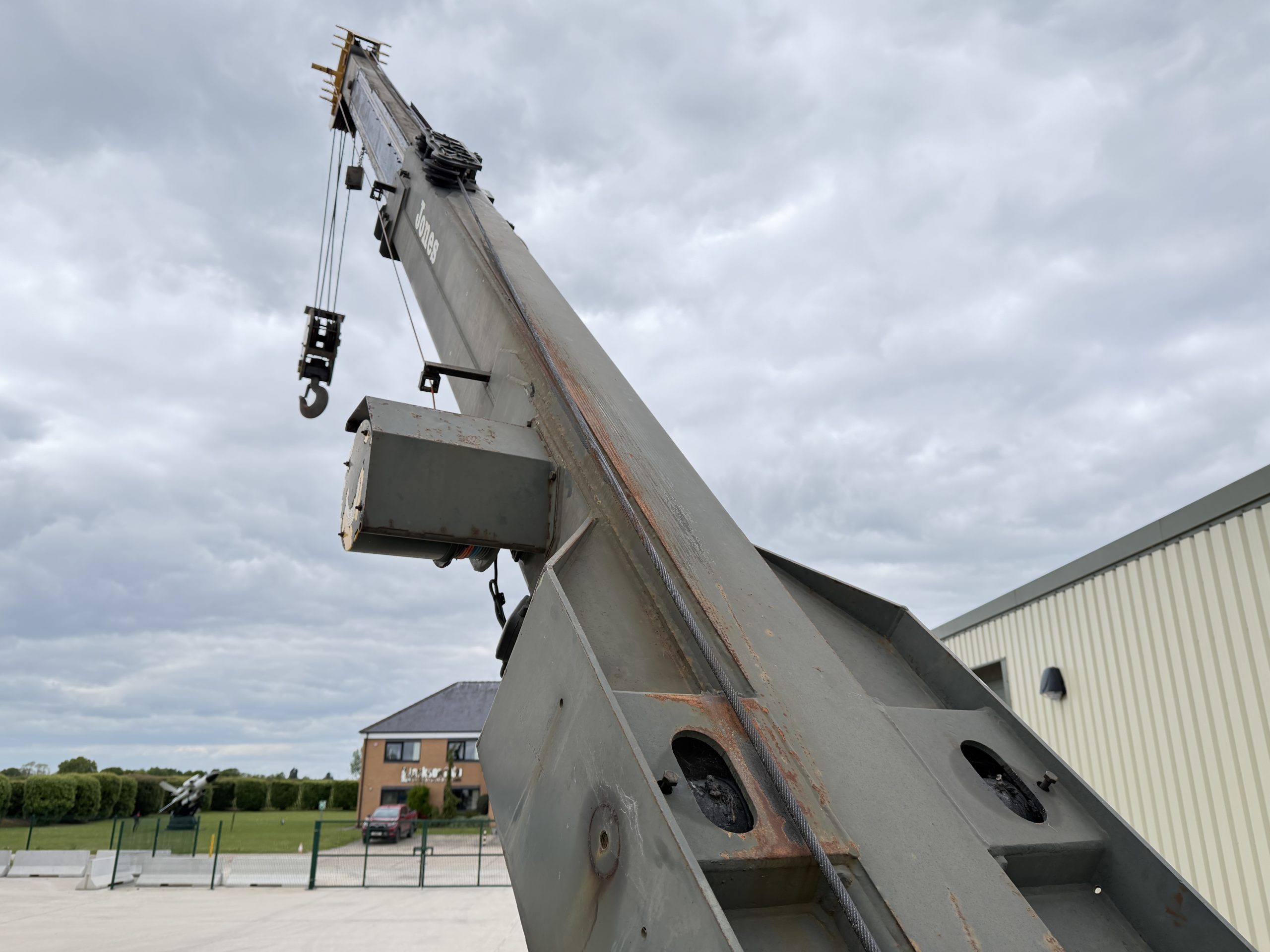 Jones IF8M Crane
