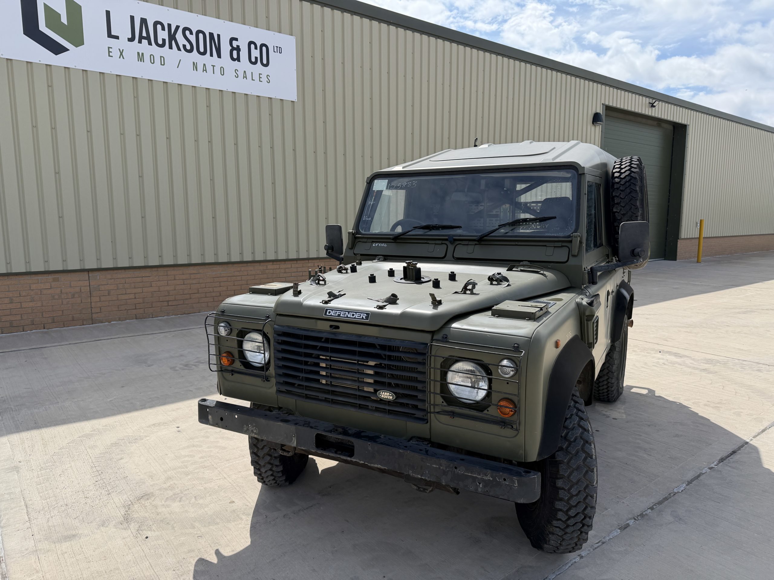 Land Rover Defender 90 Wolf RHD Hard Top Remus