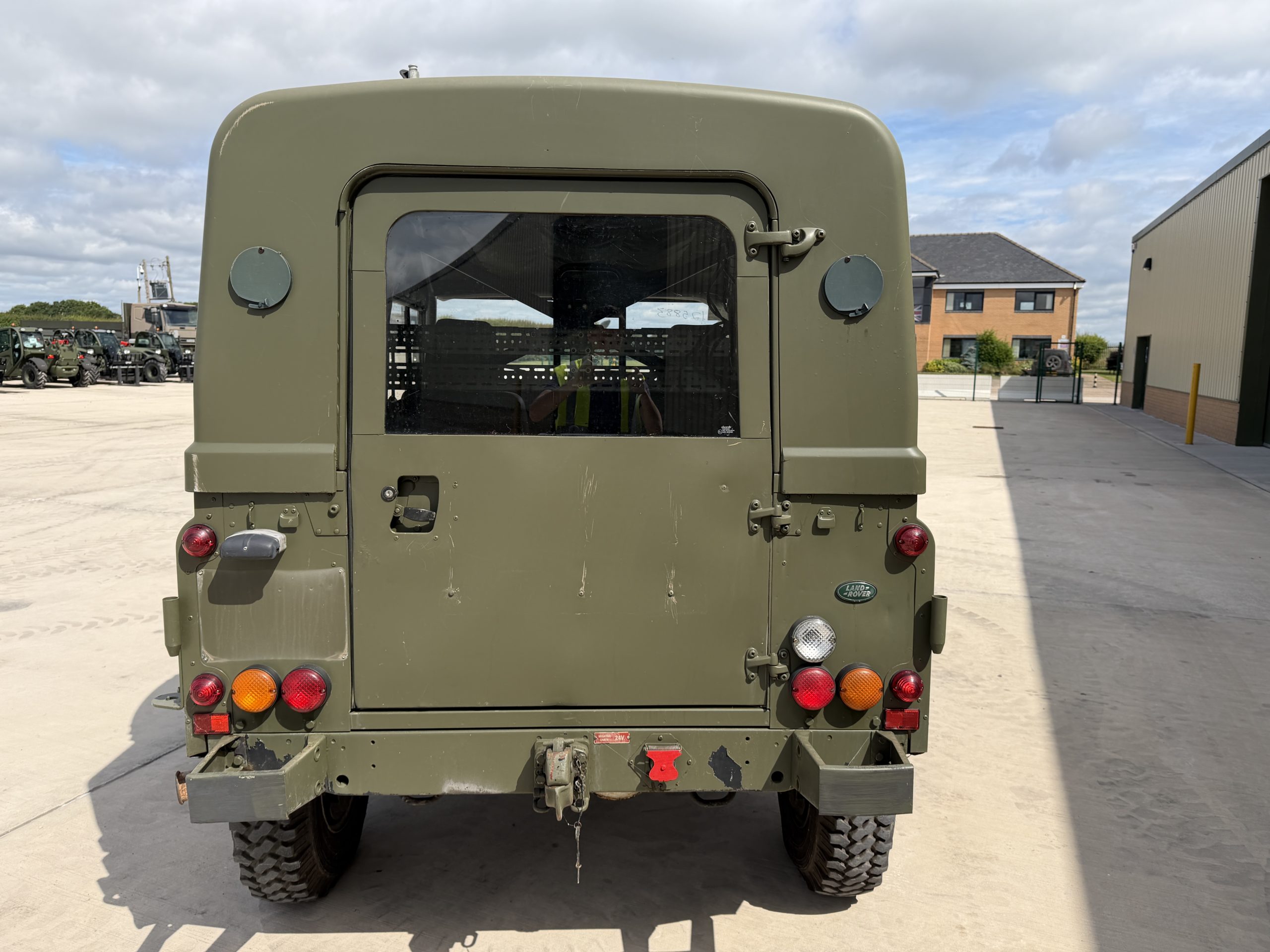Land Rover Defender 90 Wolf RHD Hard Top Remus