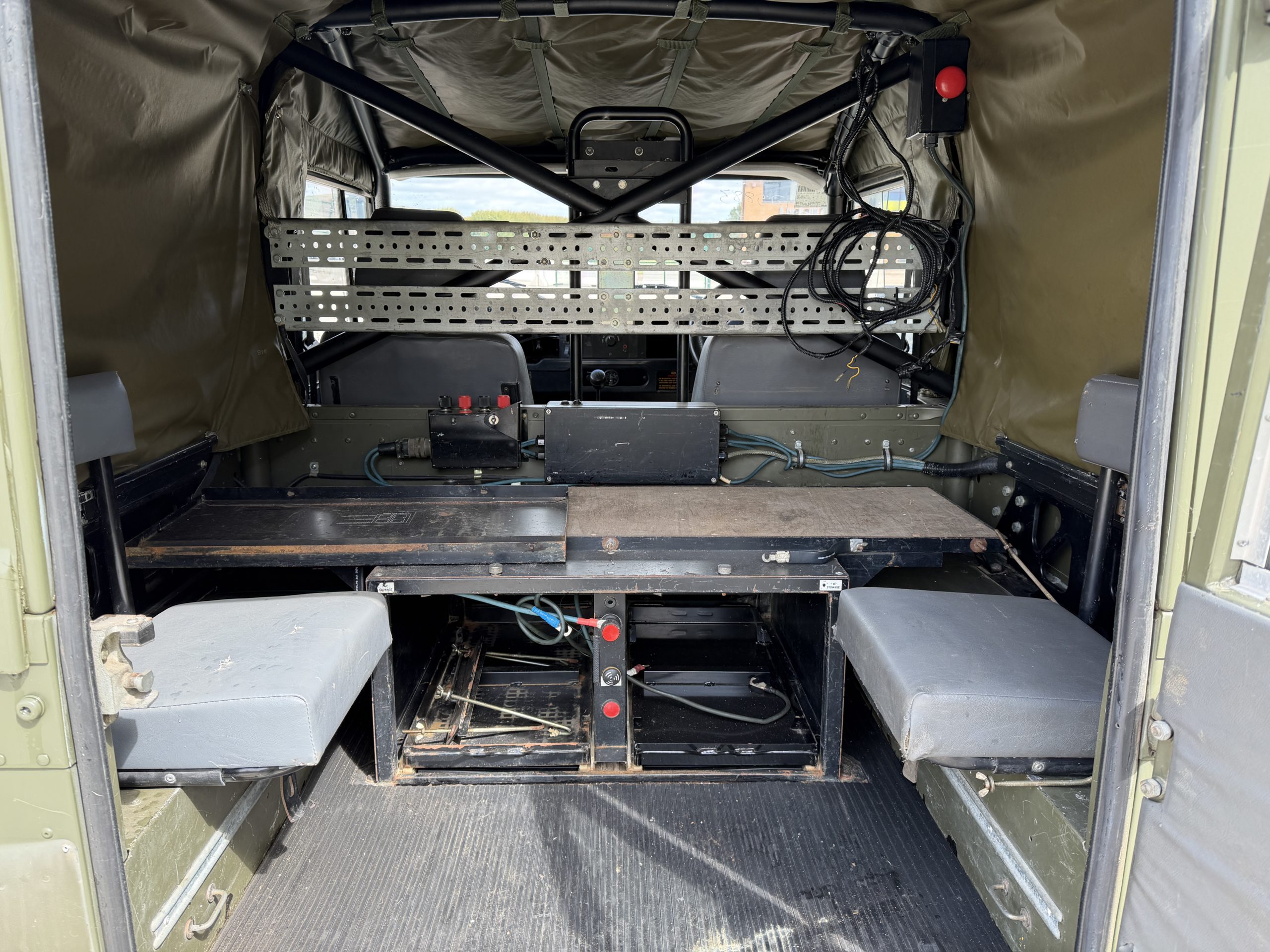 Land Rover Defender 90 Wolf RHD Hard Top Remus