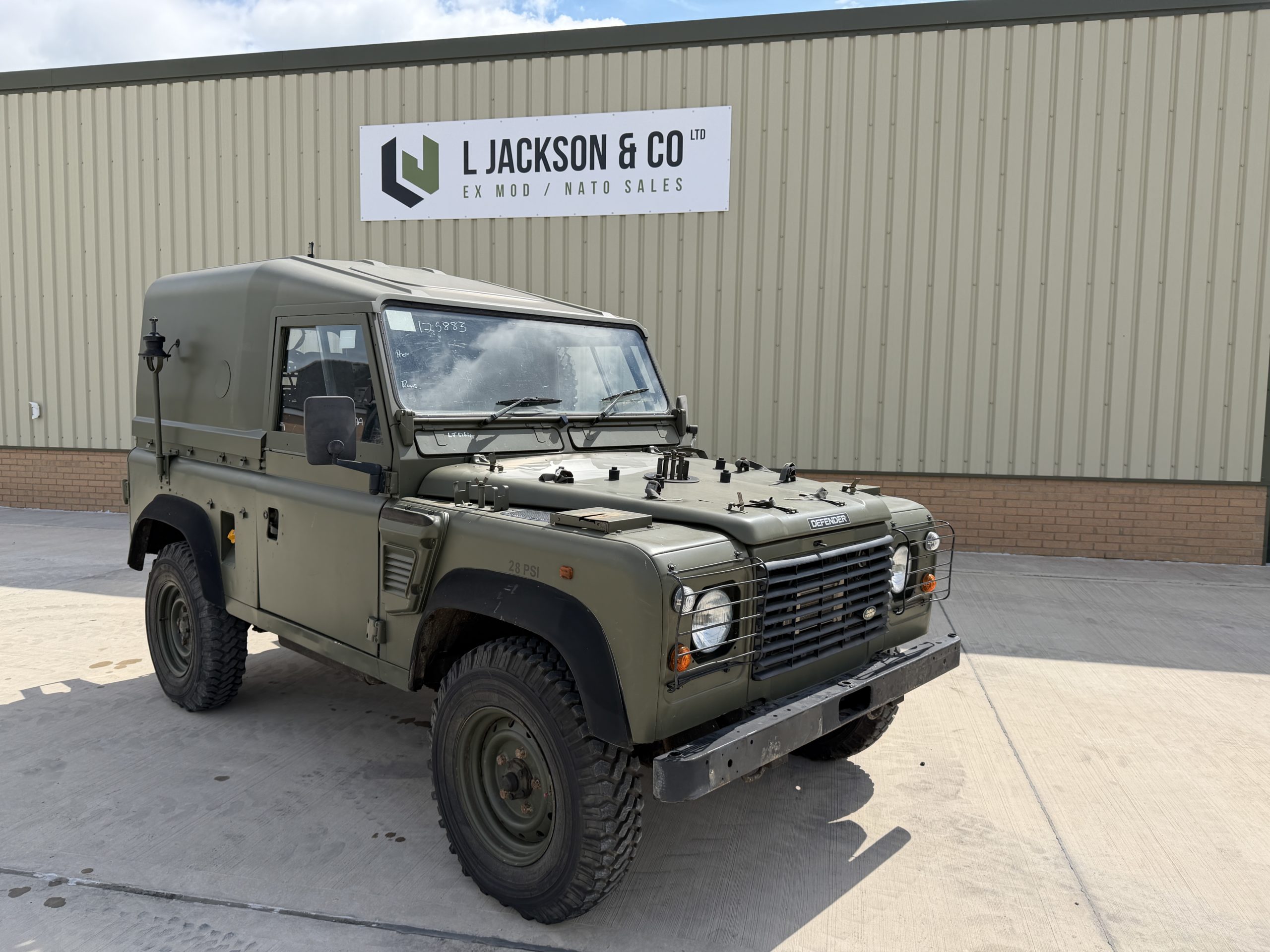 Land Rover Defender 90 Wolf RHD Hard Top Remus