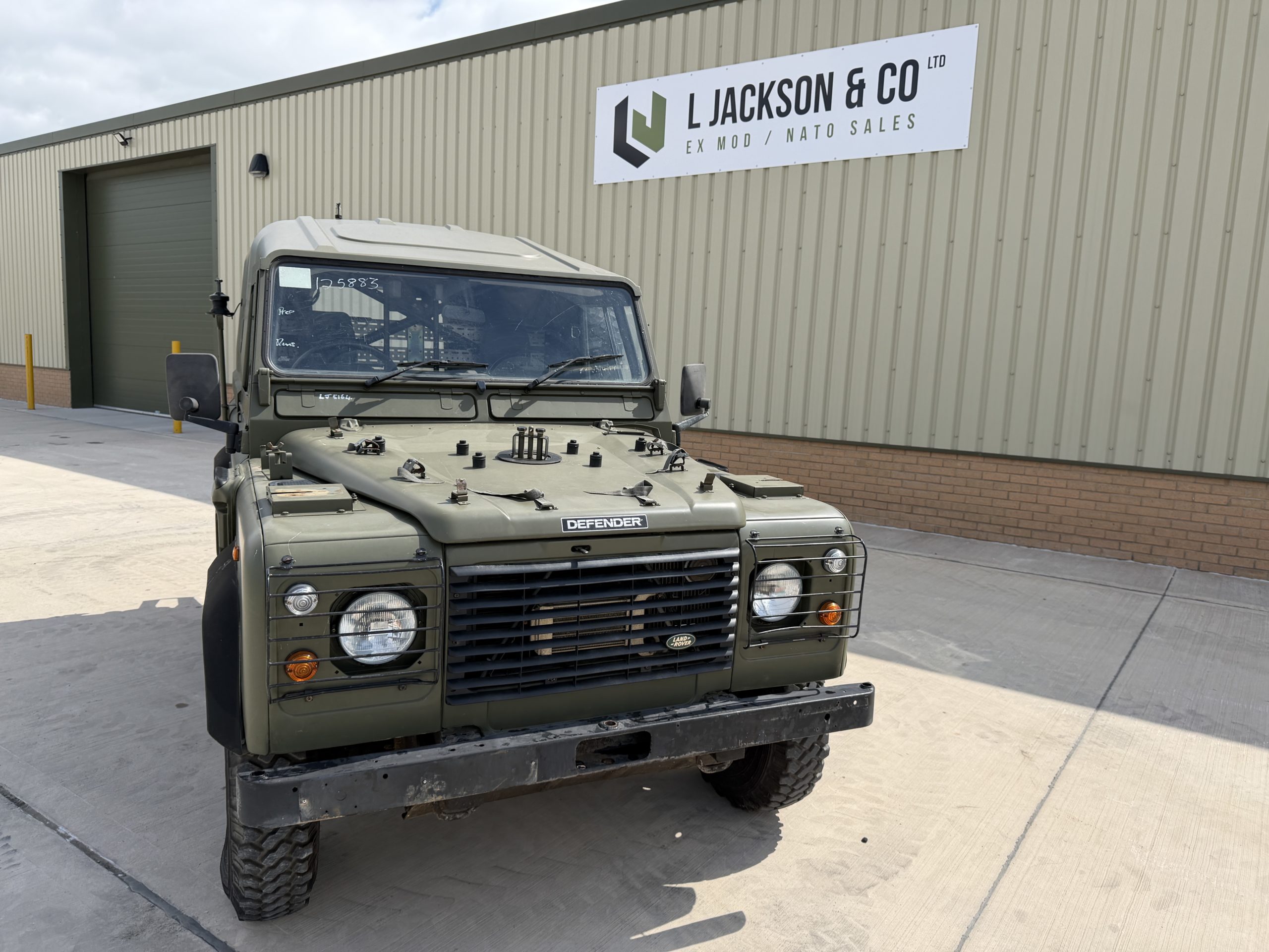Land Rover Defender 90 Wolf RHD Hard Top Remus
