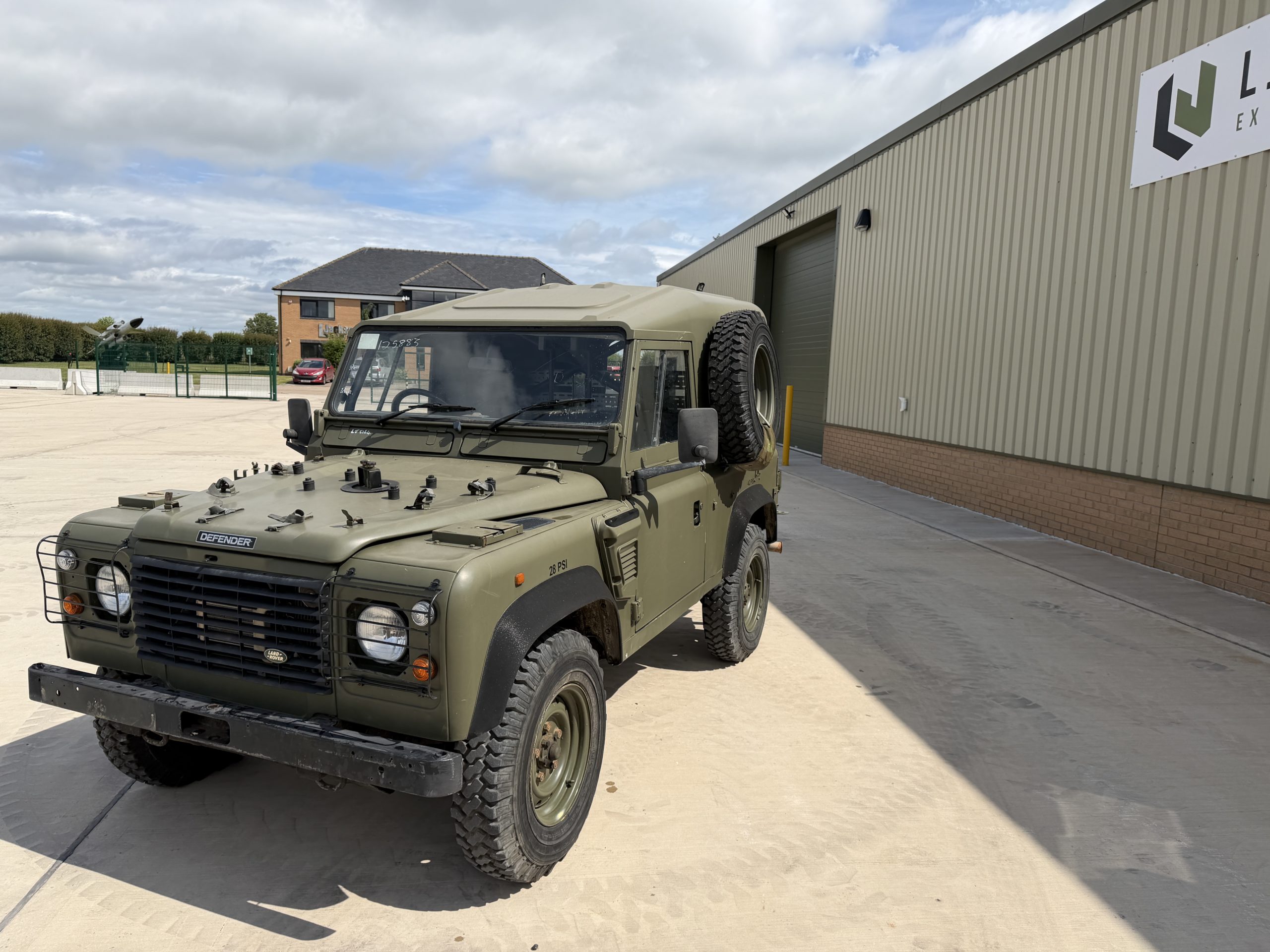 Land Rover Defender 90 Wolf RHD Hard Top Remus