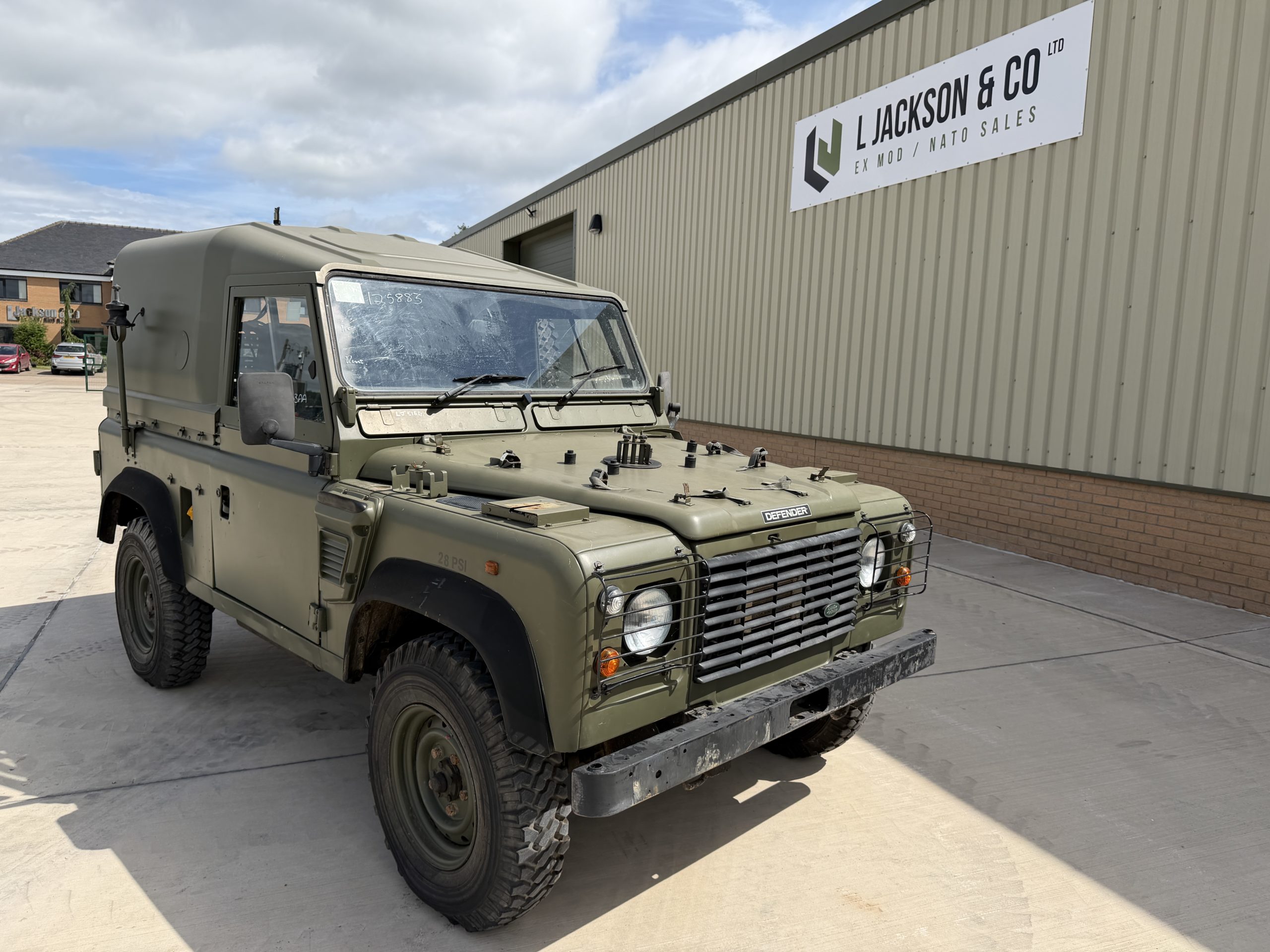 Land Rover Defender 90 Wolf RHD Hard Top Remus