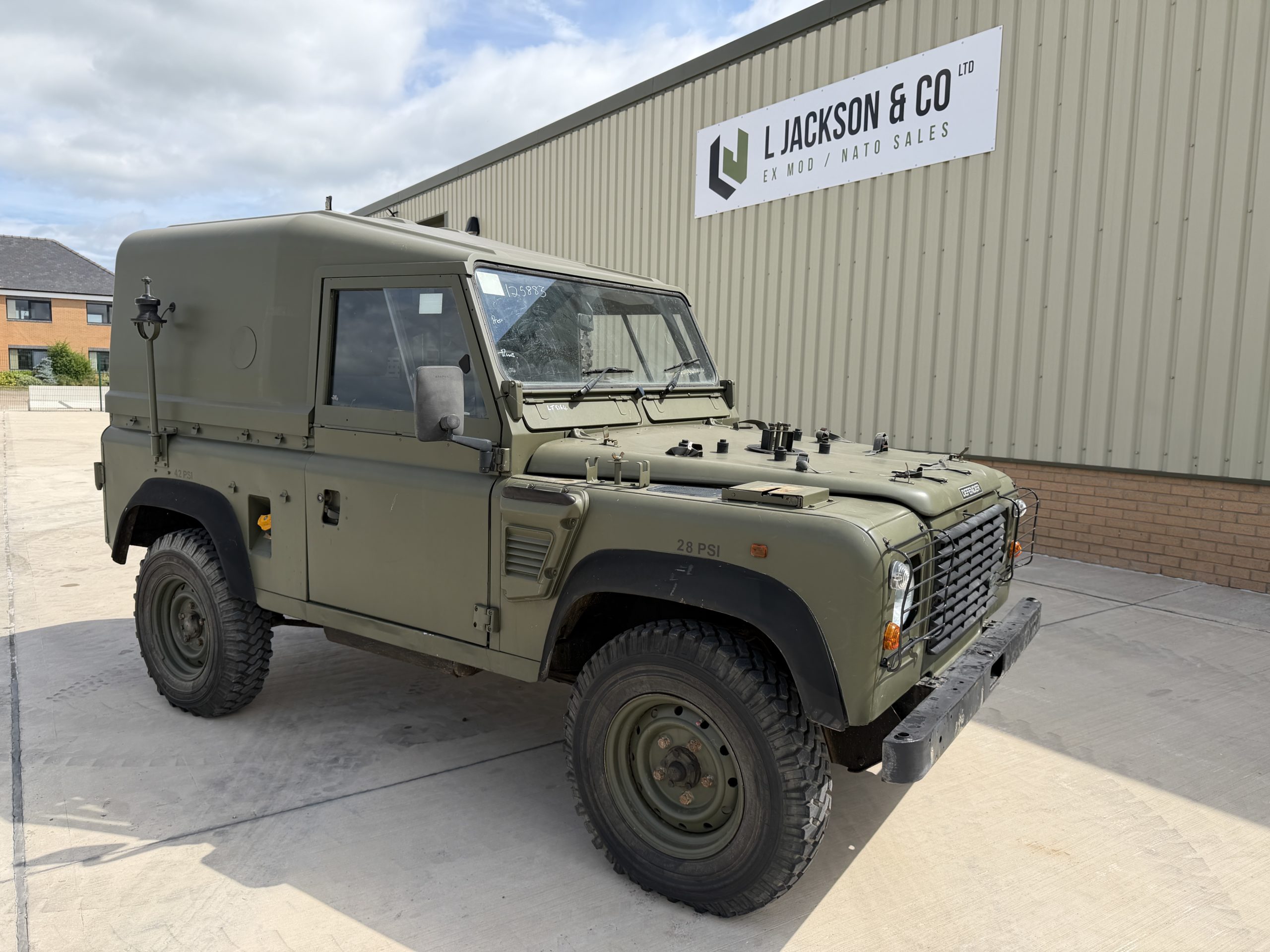 Land Rover Defender 90 Wolf RHD Hard Top Remus