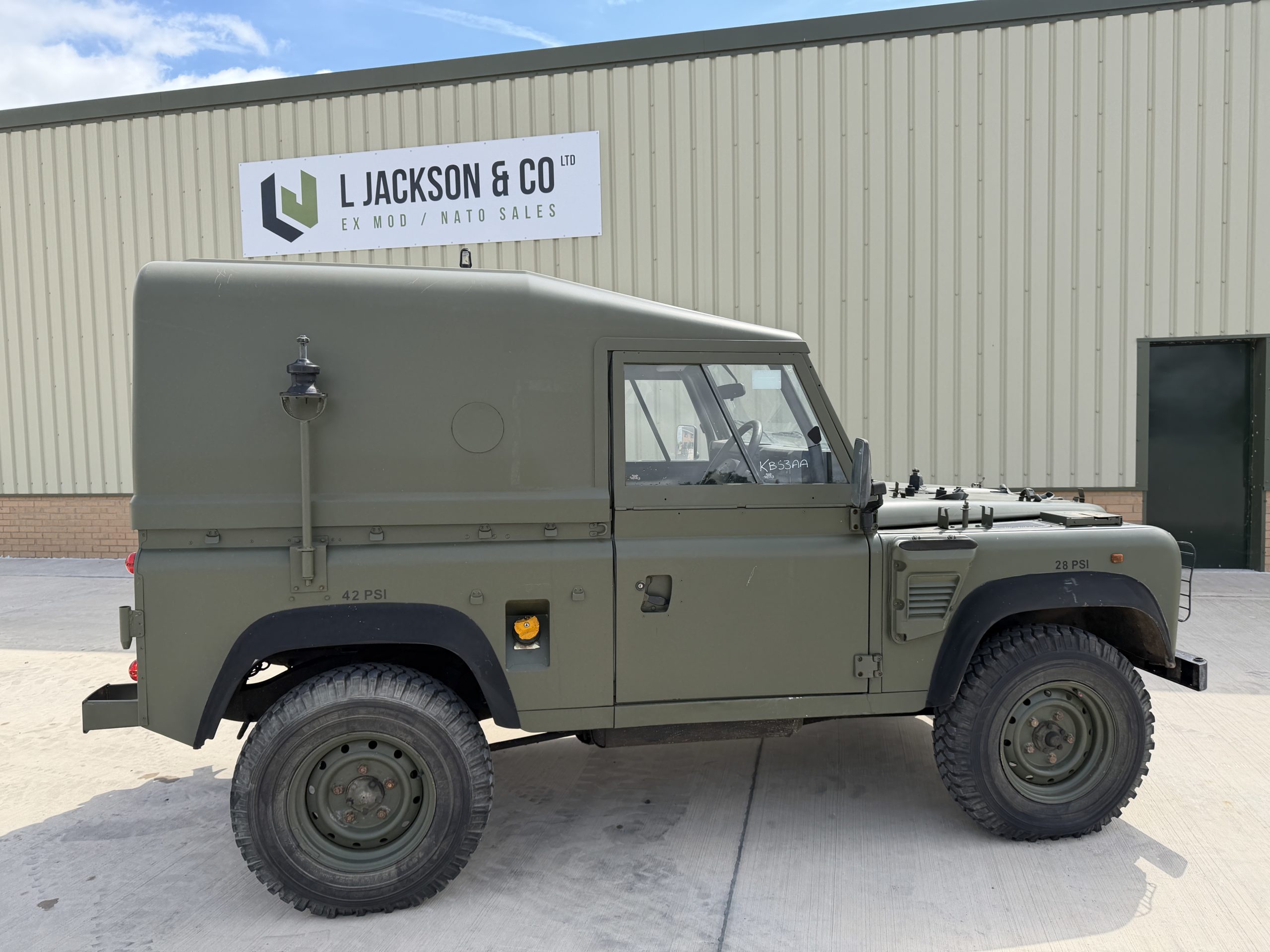 Land Rover Defender 90 Wolf RHD Hard Top Remus