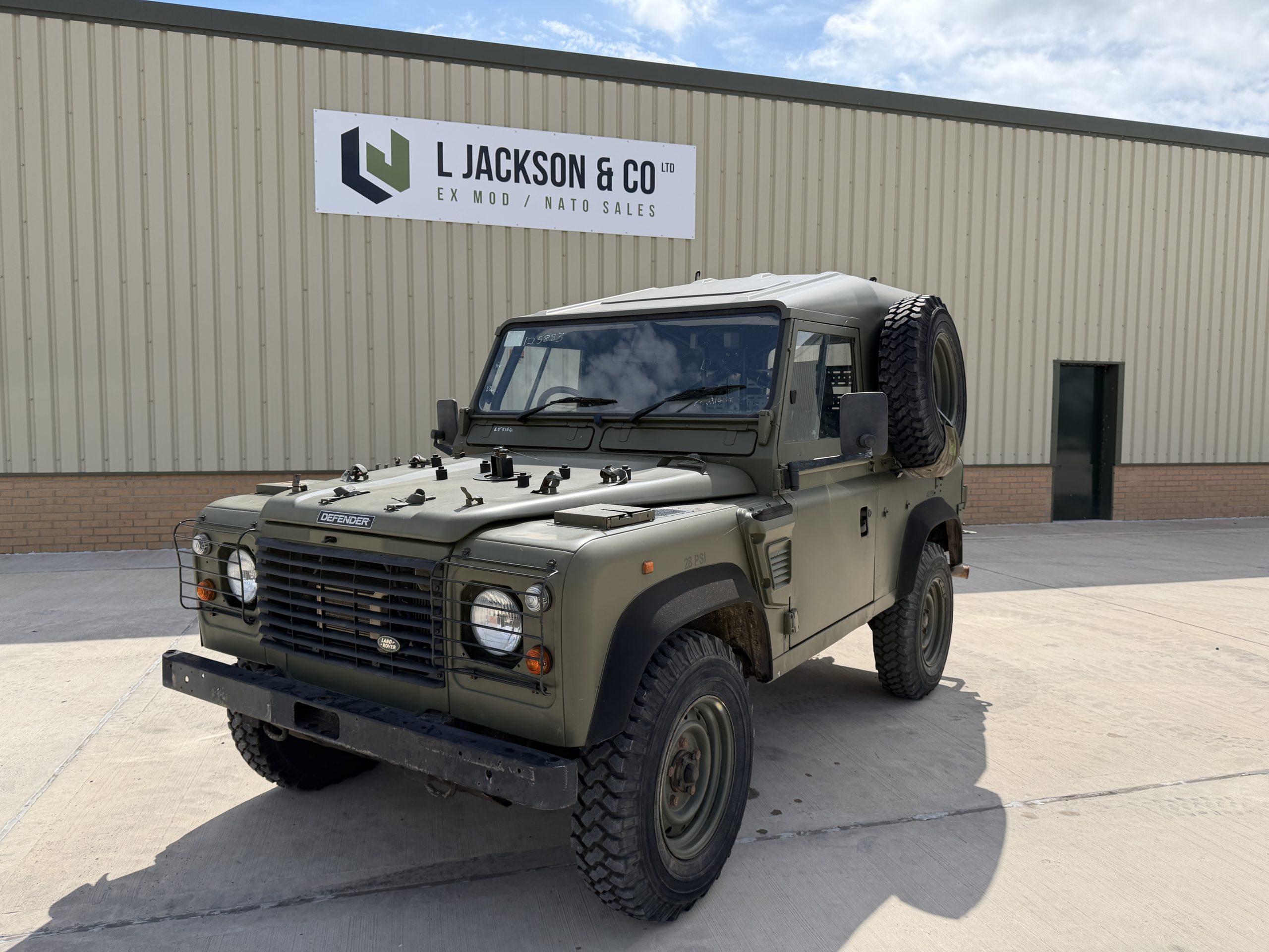 Land Rover Defender 90 Wolf RHD Hard Top Remus