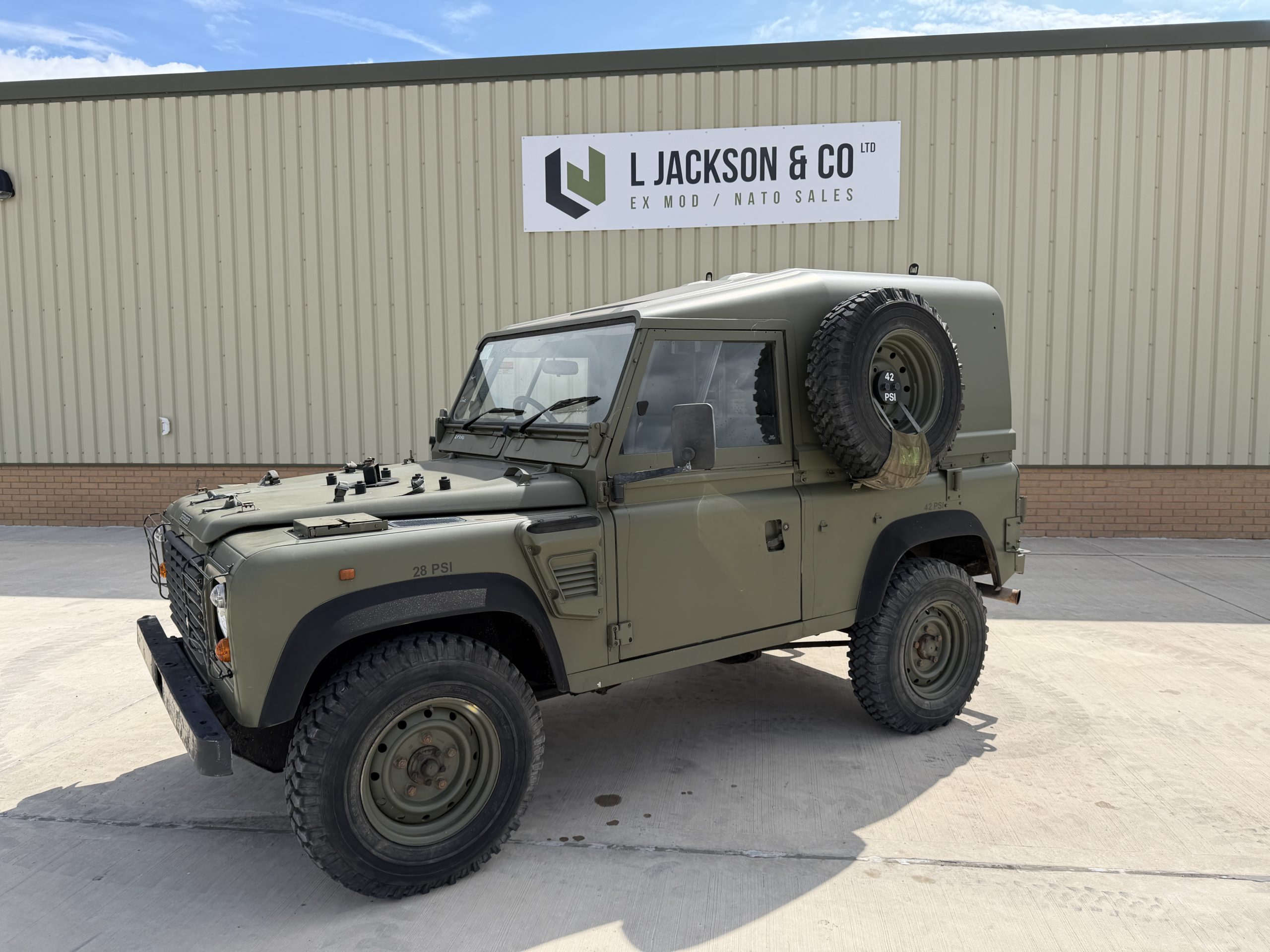 Land Rover Defender 90 Wolf RHD Hard Top Remus