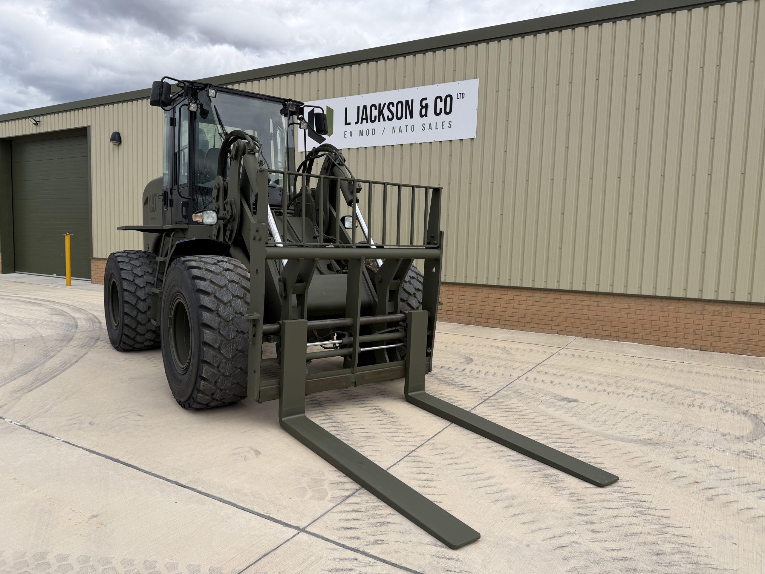Caterpillar 928H/IT28 Rough Terrain Forklift