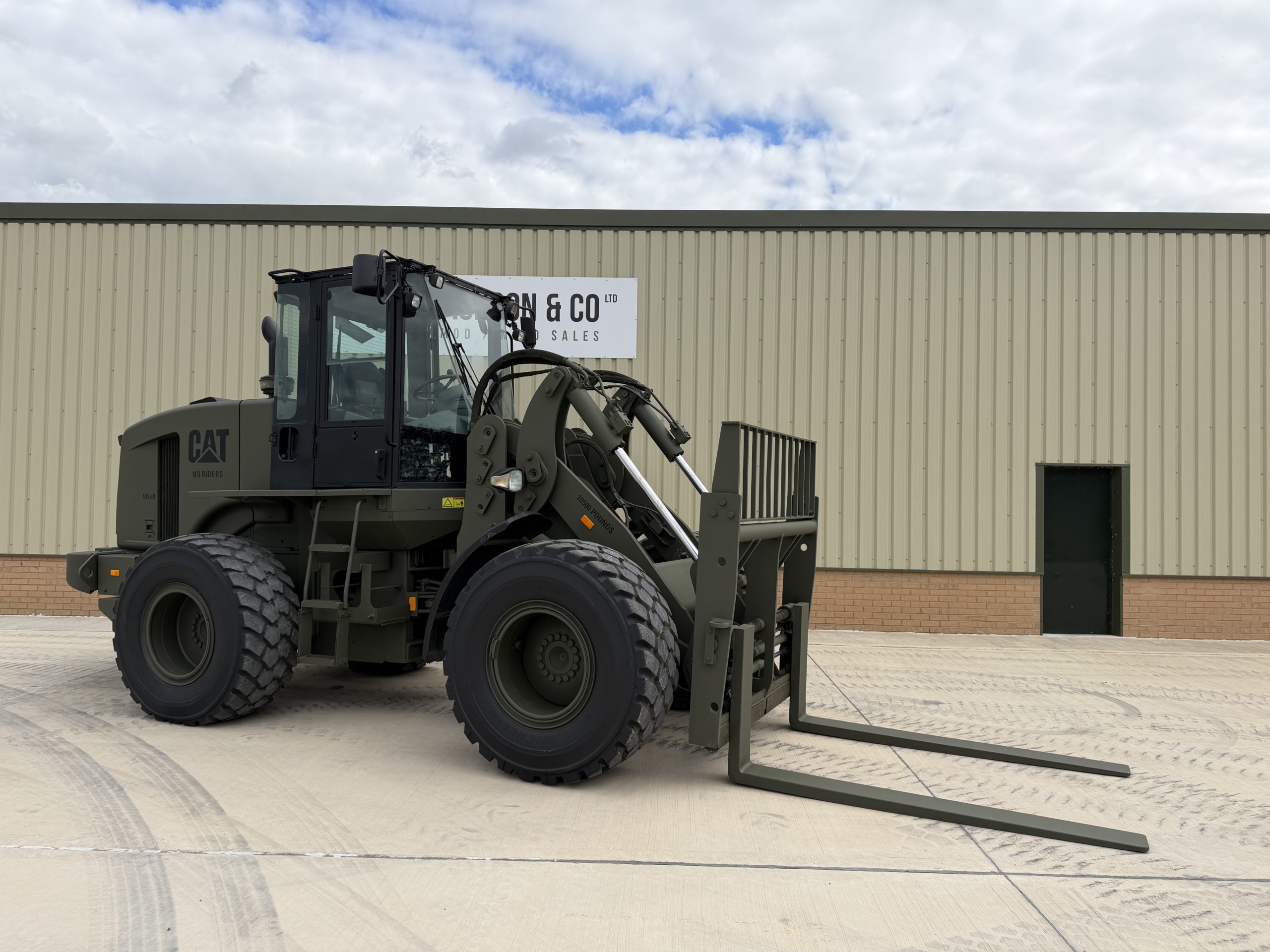 Caterpillar 928H/IT28 Rough Terrain Forklift