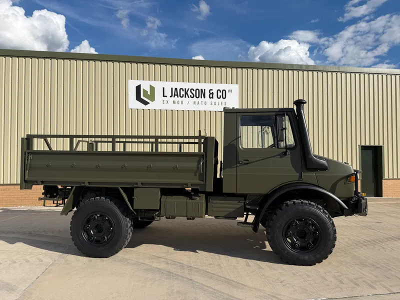 Mercedes Unimog U1300L RHD Cargo Truck 002