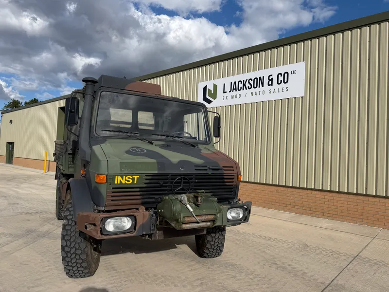 Mercedes Unimog U1300L Cargo Winch Truck 002