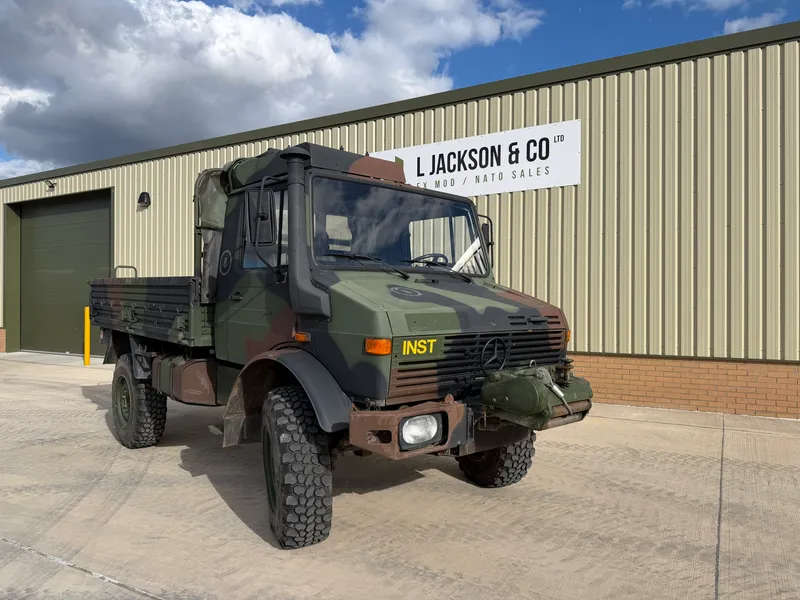 Mercedes Unimog U1300L Cargo Winch Truck 001
