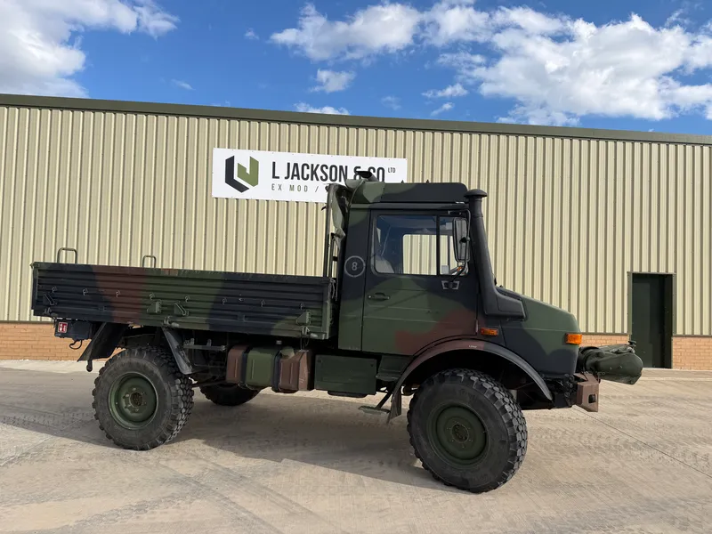 Mercedes Unimog U1300L Cargo Winch Truck 004