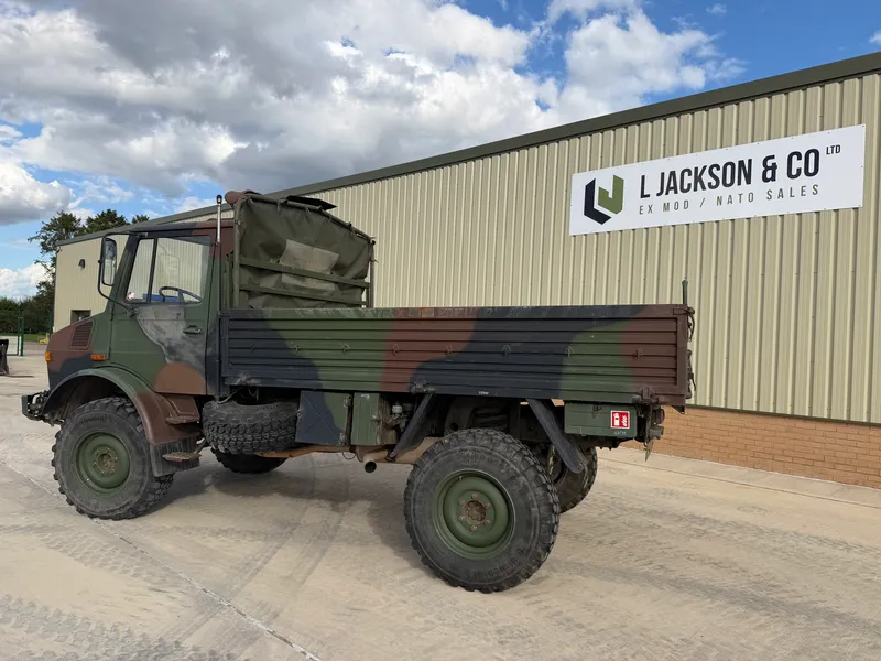 Mercedes Unimog U1300L Cargo Winch Truck 010