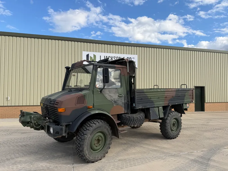 Mercedes Unimog U1300L Cargo Winch Truck 011