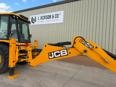 JCB 3DX Backhoe Loader 011