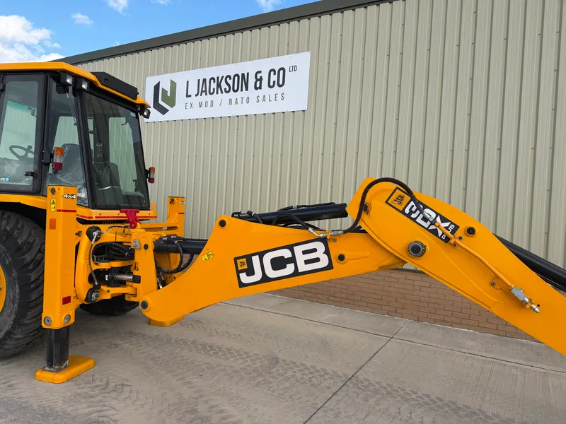JCB 3DX Backhoe Loader 011