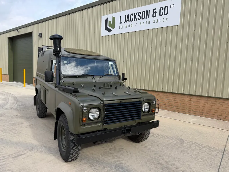 Land Rover Defender Wolf 110 Winterised/Waterproof 002
