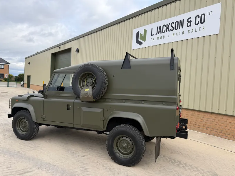 Land Rover Defender Wolf 110 Winterised/Waterproof 012