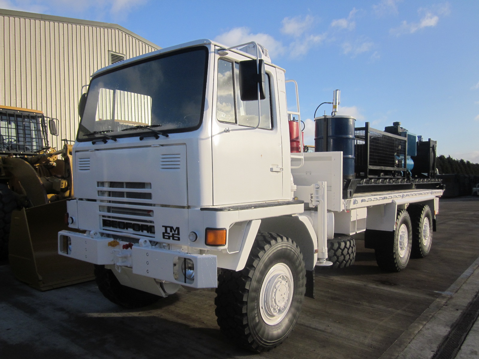 Bedford TM 6×6 service truck with de mountable body