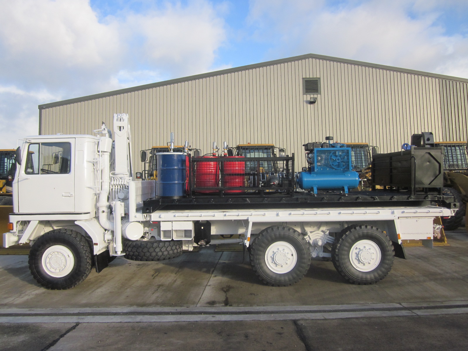Bedford TM 6×6 service truck with de mountable body