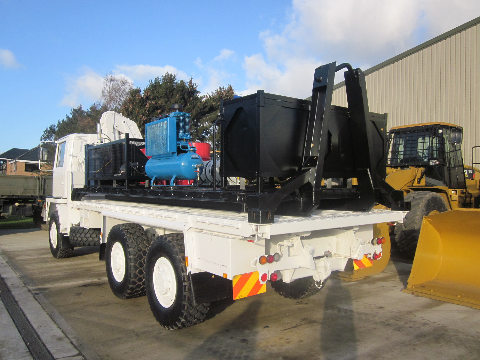 Bedford TM 6×6 service truck with de mountable body
