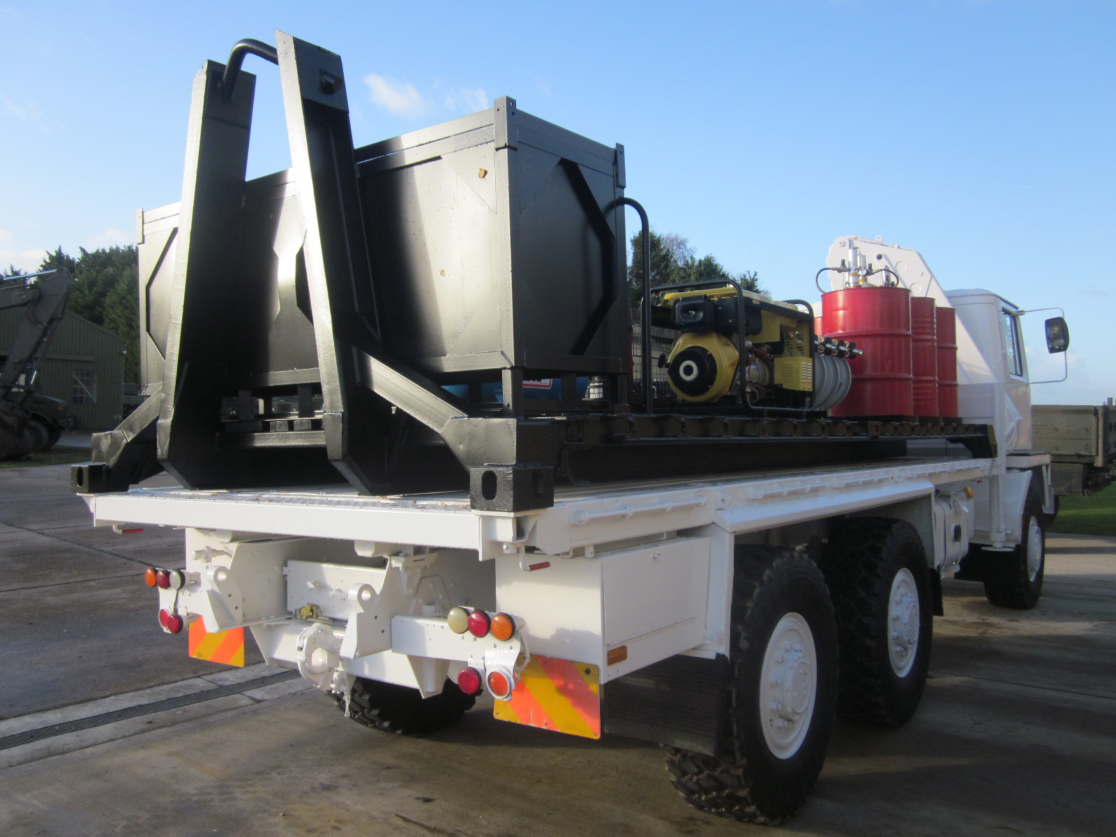 Bedford TM 6×6 service truck with de mountable body
