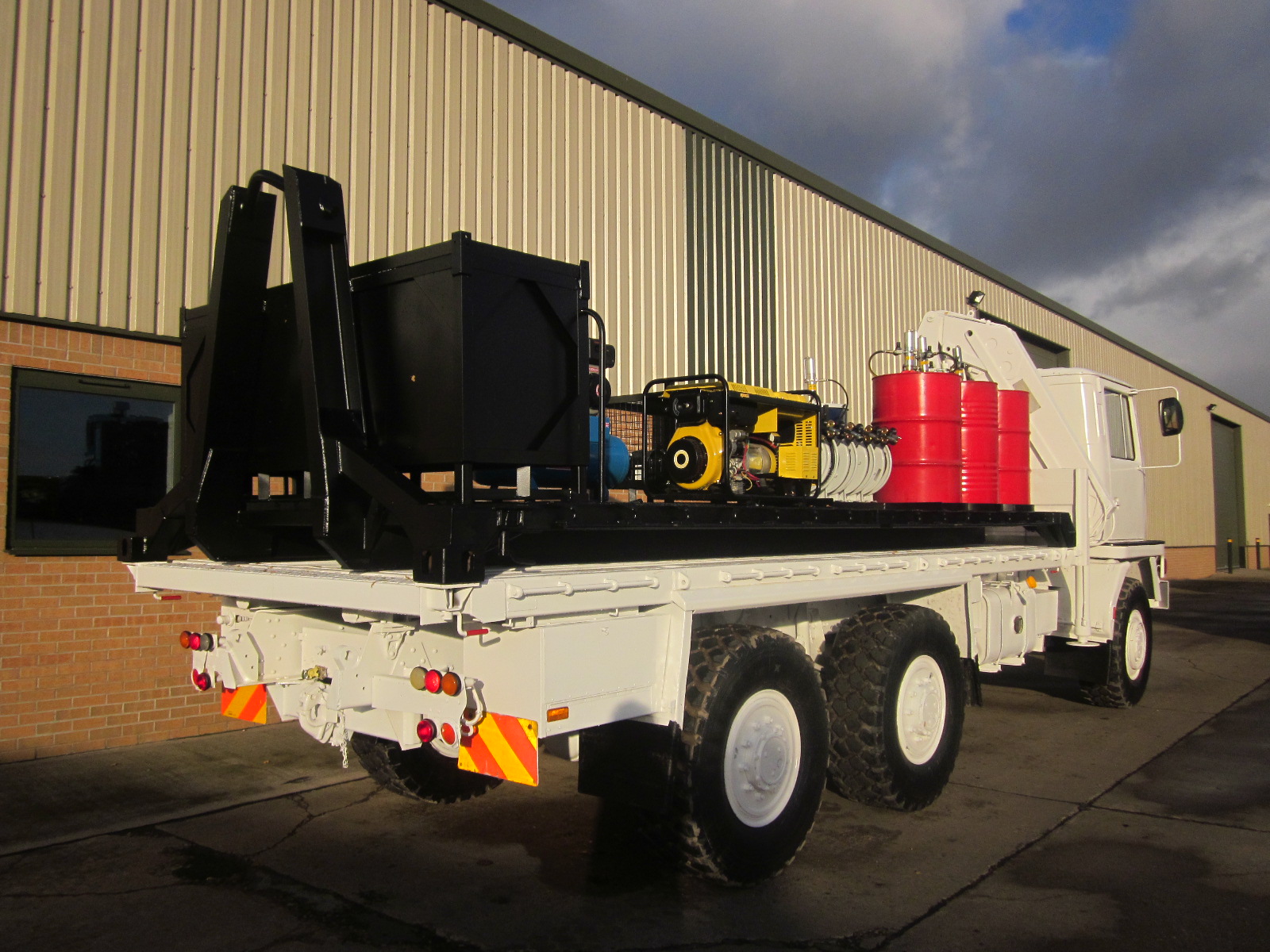 Bedford TM 6×6 service truck with de mountable body