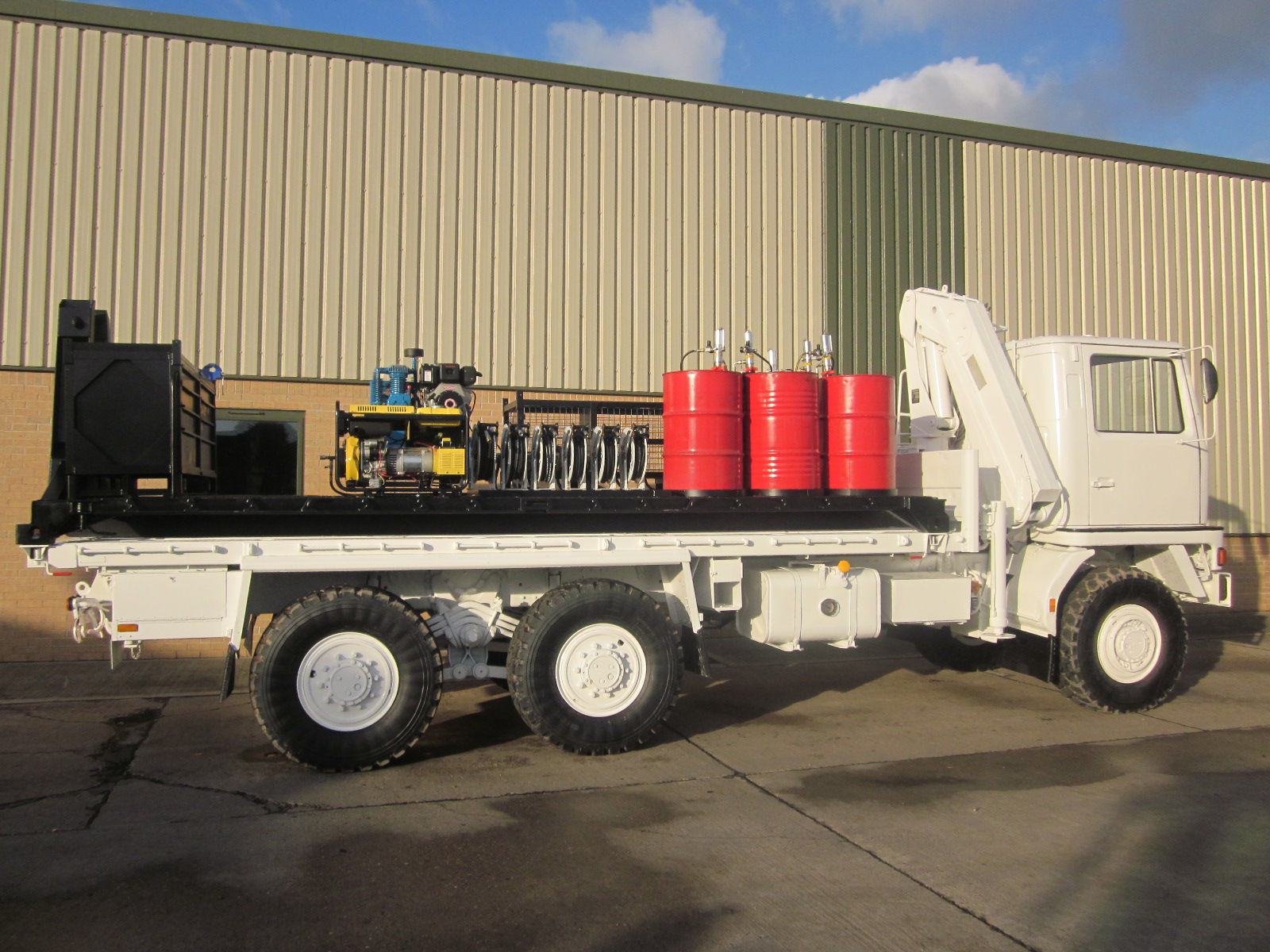 Bedford TM 6×6 service truck with de mountable body