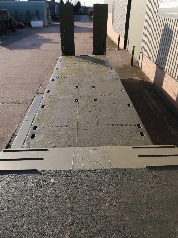 Broshuis E2130 Tri Axle Step Frame Low Loader Trailer