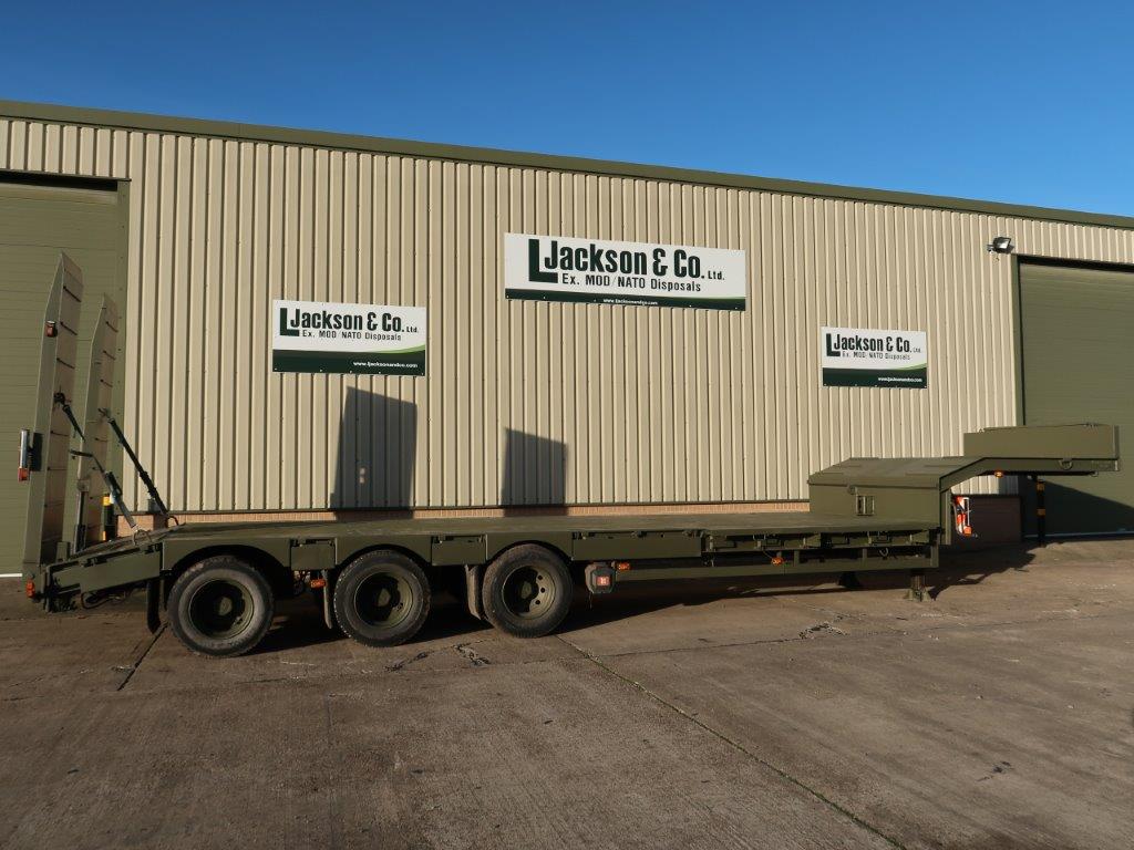 Broshuis E2130 Tri Axle Step Frame Low Loader Trailer