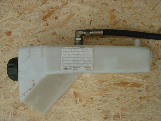 Oil tank
