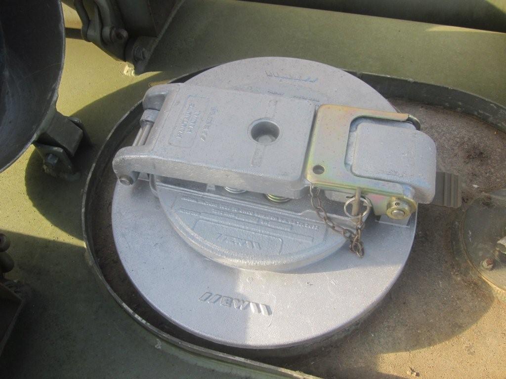 De mountable fuel dispenser