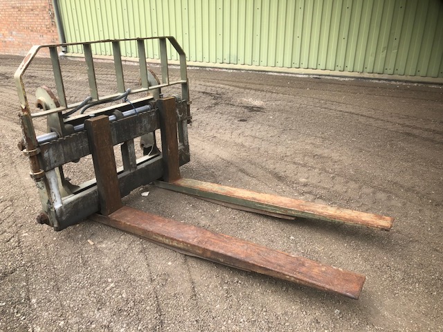 1041 - Heavy Duty Side Shift Fork Attachments - Case 721 / JCB 4CX
