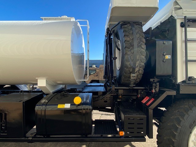MAN HX60 18.330 4×4 RHD Tanker Truck