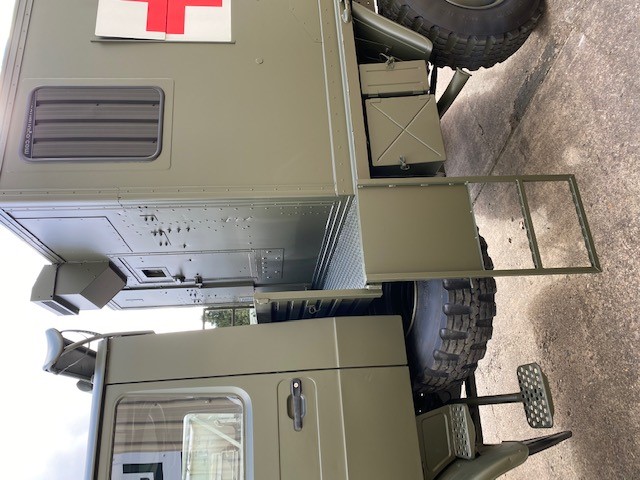 Mercedes Benz Unimog U1300L 4×4 Medical Ambulance