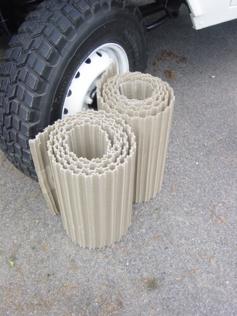 Self recovery trackway matting