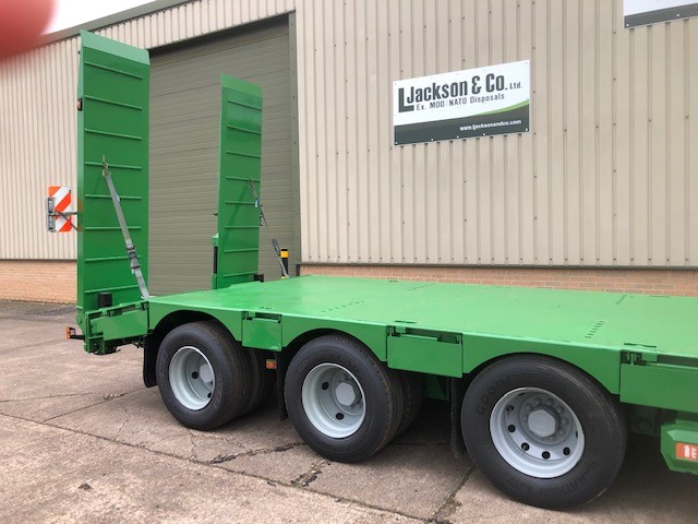 Broshuis E2130 Tri Axle Step Frame Low Loader Trailer