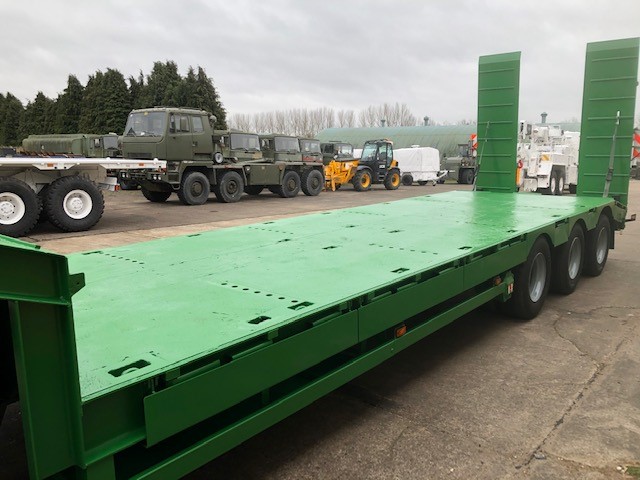 Broshuis E2130 Tri Axle Step Frame Low Loader Trailer